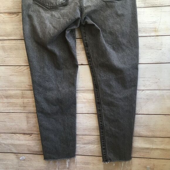 GOOD AMERICAN THE WEEKENDER DISTRESSED‎ JEANS IN DARK GRAY - Picture 6 of 9